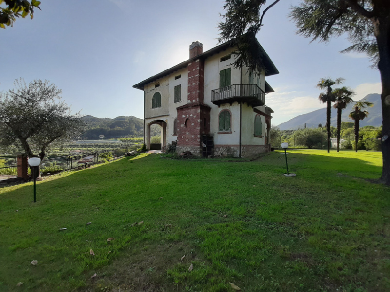 Villa unifamiliare in vendita in Via Pesarolo, Salò